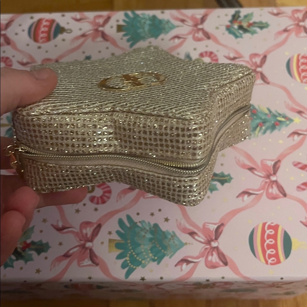 Limited Edition Dior Star shaped bag
Holiday edition - Picture 4 of 6